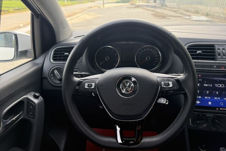 Used Volkswagen Polo 2016 1.6L Automatic Comfort Model Interior 8