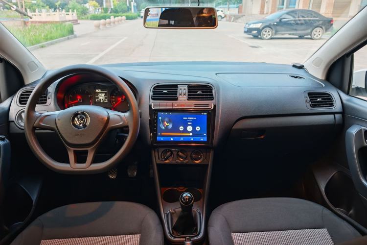 Used Volkswagen Polo 2016 1.4L Manual Fashion Model Interior 9