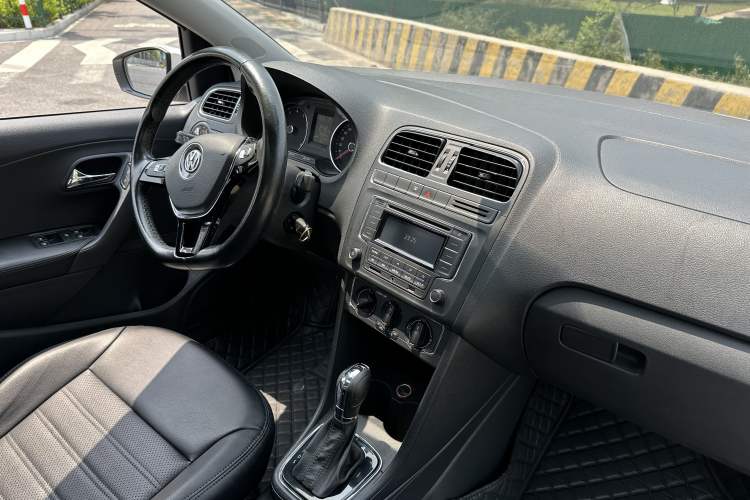 Used Volkswagen Polo 2016 1.6L Automatic Comfort Model Interior 9