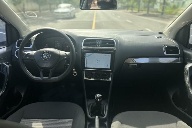 Used Volkswagen Polo 2016 1.4L Manual Fashion Model Interior 9