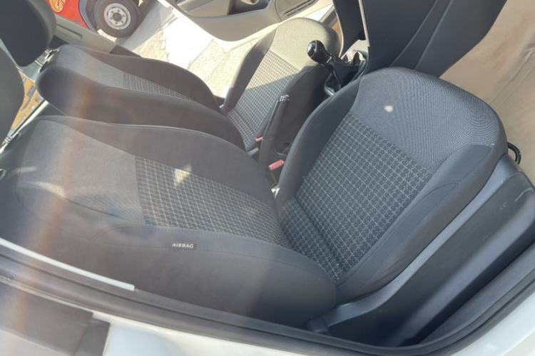 Used Volkswagen Polo 2016 1.6L Manual Comfort Model Interior 9