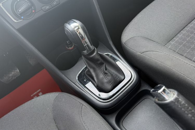 Used Volkswagen Polo 2016 1.6L Automatic Comfort Model Interior 9