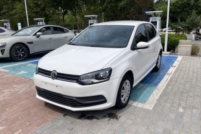 Ojetý Volkswagen Polo 2016 1.4L Automatic Trendy Model