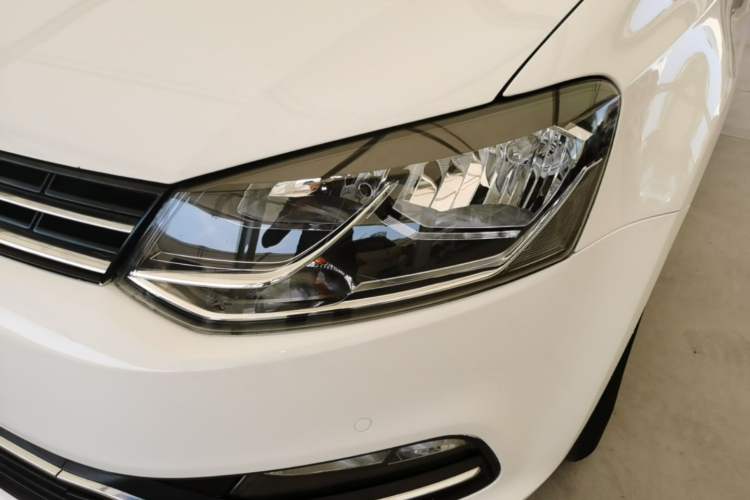 Used Volkswagen Polo 2016 1.6L Automatic Luxury Model Left Front Headlight