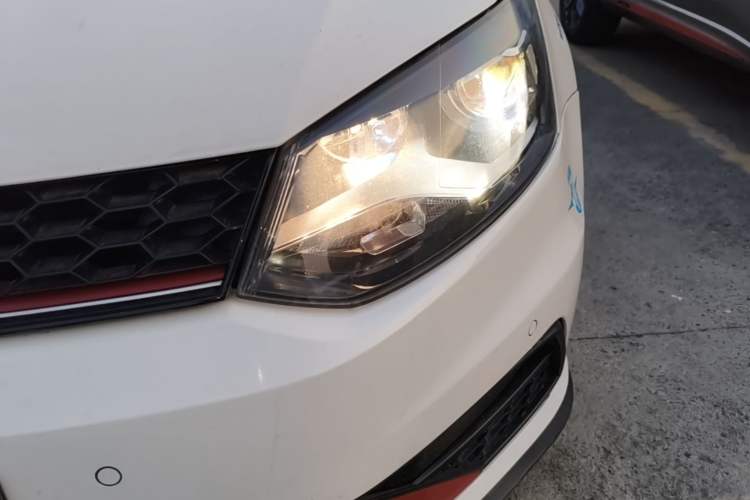 Used Volkswagen Polo 2016 1.4L Manual Fashion Model Left Front Headlight