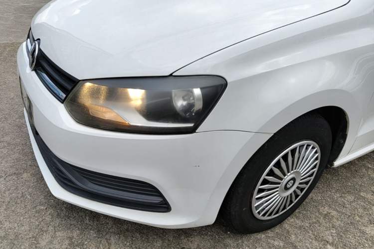 Used Volkswagen Polo 2016 1.4L Manual Fashion Model Left Front Headlight