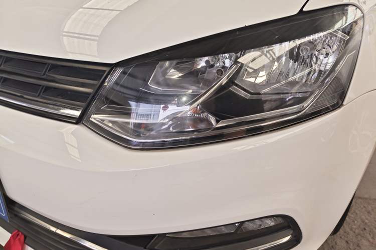 Used Volkswagen Polo 2016 1.6L Automatic Comfort Model Left Front Headlight