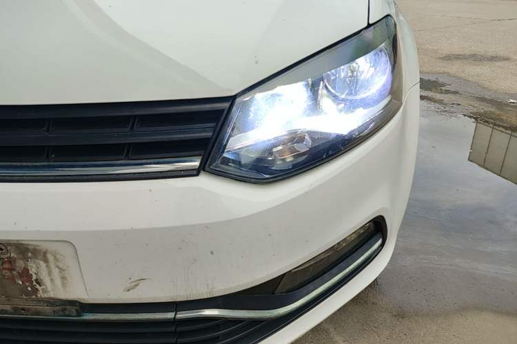 Used Volkswagen Polo 2016 1.4L Manual Fashion Model Left Front Headlight