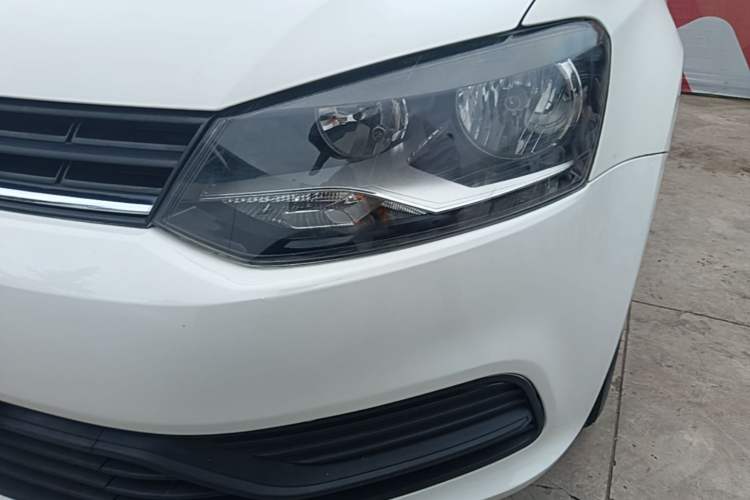 Used Volkswagen Polo 2016 1.4L Manual Fashion Model Left Front Headlight