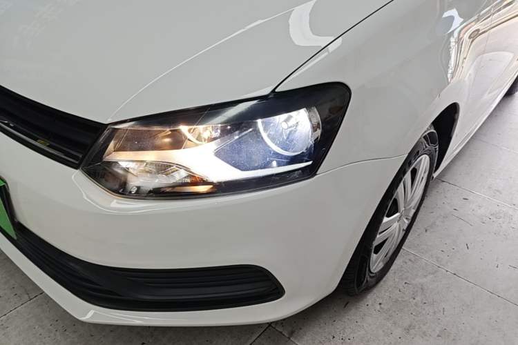 Used Volkswagen Polo 2016 1.4L Manual Fashion Model Left Front Headlight