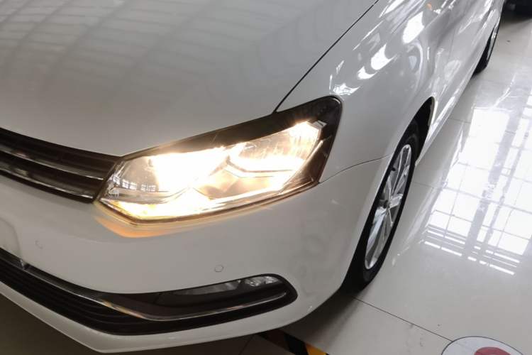 Used Volkswagen Polo 2016 1.6L Automatic Luxury Model Left Front Headlight