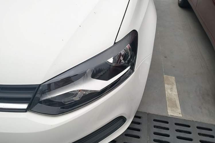 Used Volkswagen Polo 2016 1.4L Manual Fashion Model Left Front Headlight