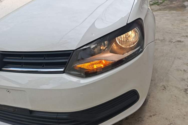 Used Volkswagen Polo 2016 1.4L Manual Fashion Model Left Front Headlight