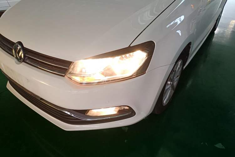 Used Volkswagen Polo 2016 1.6L Automatic Luxury Model Left Front Headlight