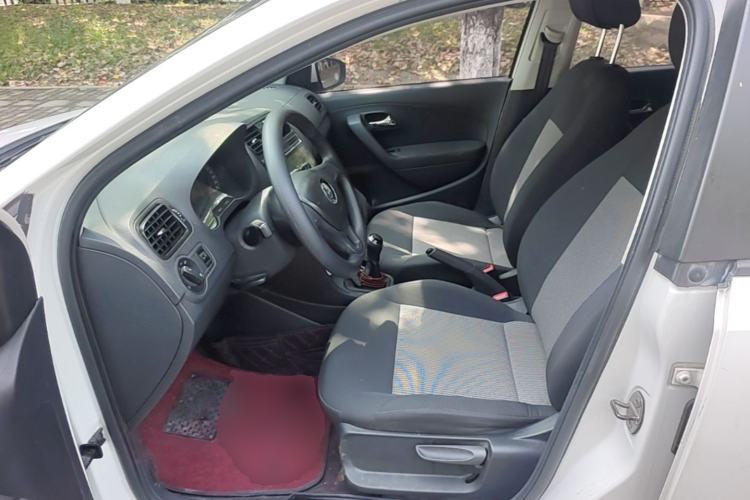 Used Volkswagen Polo 2016 1.4L Manual Fashion Model Left Front Seat