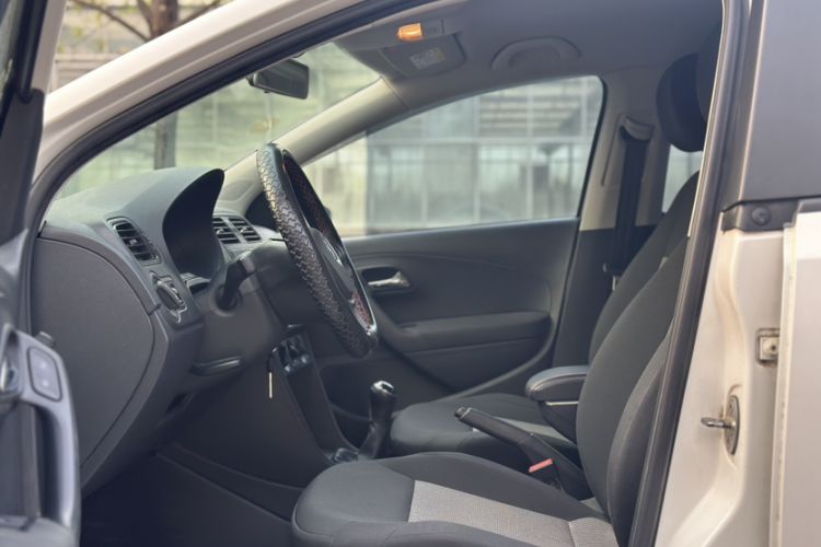 Used Volkswagen Polo 2016 1.4L Manual Fashion Model Left Front Seat