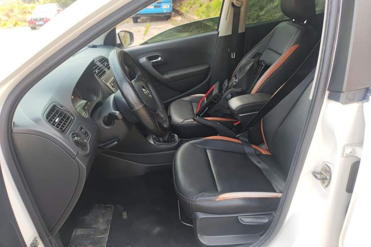 Used Volkswagen Polo 2016 1.4L Manual Fashion Model Left Front Seat