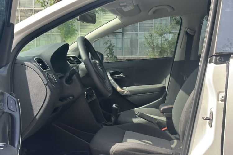 Used Volkswagen Polo 2016 1.4L Manual Fashion Model Left Front Seat