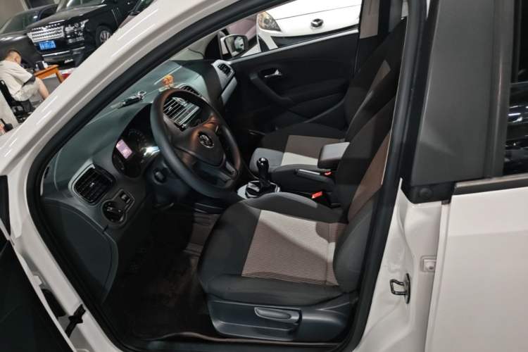 Used Volkswagen Polo 2016 1.4L Manual Fashion Model Left Front Seat