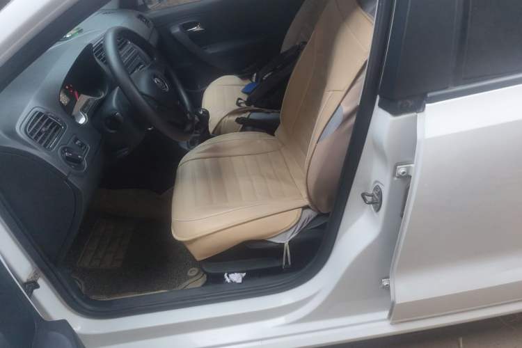 Used Volkswagen Polo 2016 1.4L Manual Fashion Model Left Front Seat