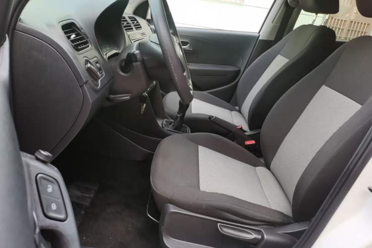 Used Volkswagen Polo 2016 1.4L Manual Fashion Model Left Front Seat