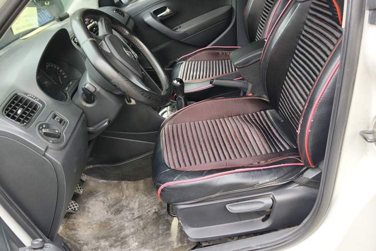 Used Volkswagen Polo 2016 1.4L Manual Fashion Model Left Front Seat