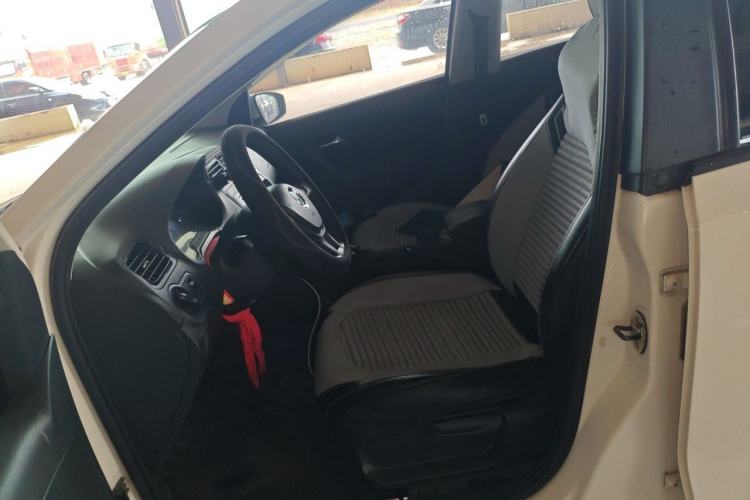 Used Volkswagen Polo 2016 1.4L Manual Fashion Model Left Front Seat