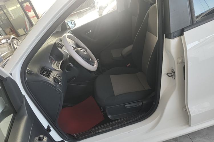 Used Volkswagen Polo 2016 1.4L Manual Fashion Model Left Front Seat