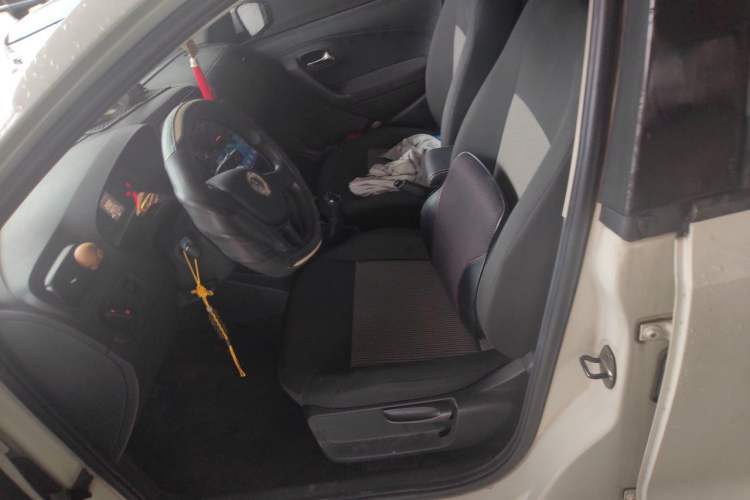 Used Volkswagen Polo 2016 1.4L Manual Fashion Model Left Front Seat