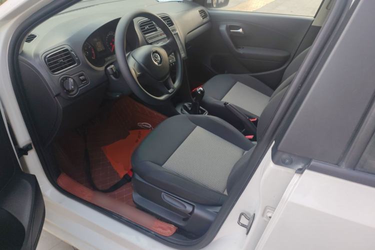 Used Volkswagen Polo 2016 1.4L Manual Fashion Model Left Front Seat