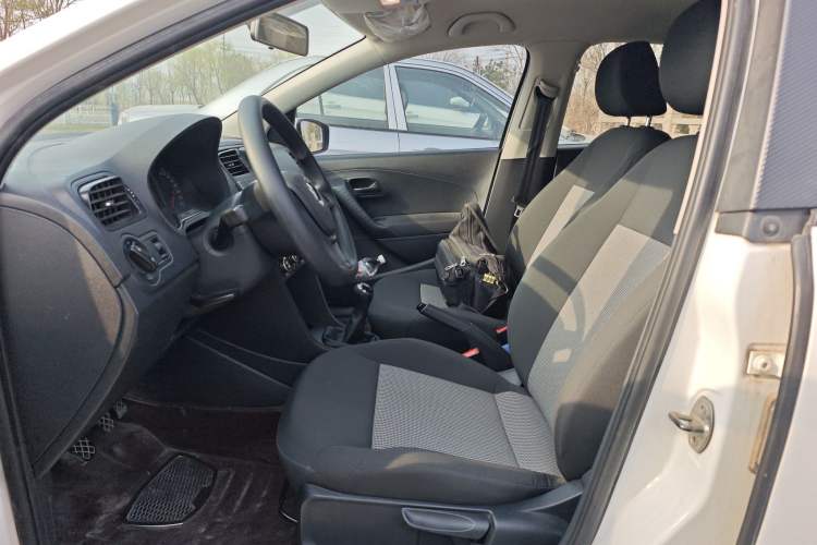 Used Volkswagen Polo 2016 1.4L Manual Fashion Model Left Front Seat