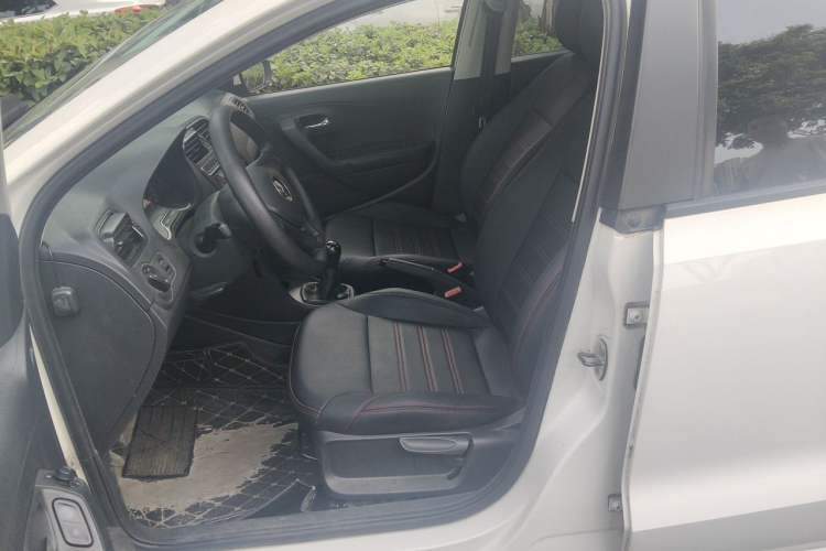 Used Volkswagen Polo 2016 1.4L Manual Fashion Model Left Front Seat