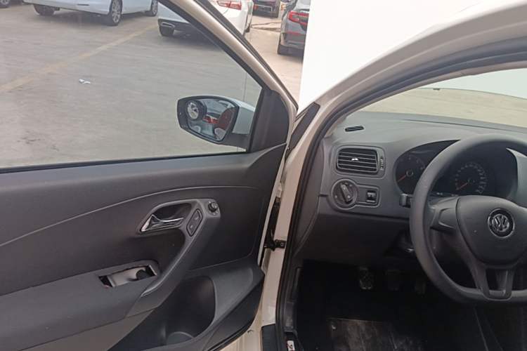 Used Volkswagen Polo 2016 1.4L Manual Fashion Model Left Front Seat