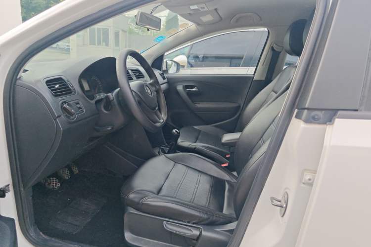 Used Volkswagen Polo 2016 1.4L Manual Fashion Model Left Front Seat
