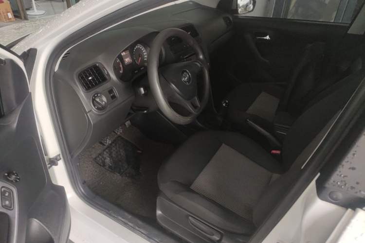 Used Volkswagen Polo 2016 1.4L Manual Fashion Model Left Front Seat