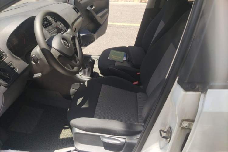 Used Volkswagen Polo 2016 1.4L Manual Fashion Model Left Front Seat