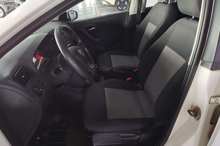 Used Volkswagen Polo 2016 1.4L Manual Fashion Model Left Front Seat