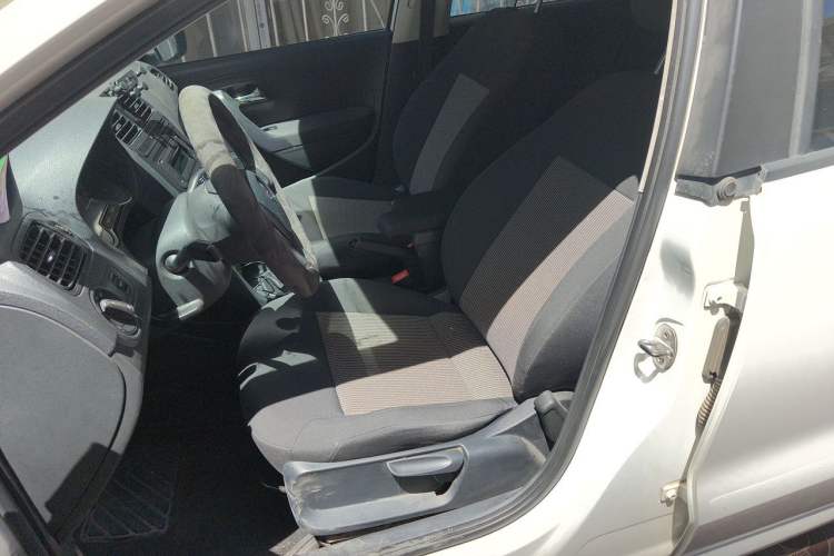 Used Volkswagen Polo 2016 1.4L Manual Fashion Model Left Front Seat