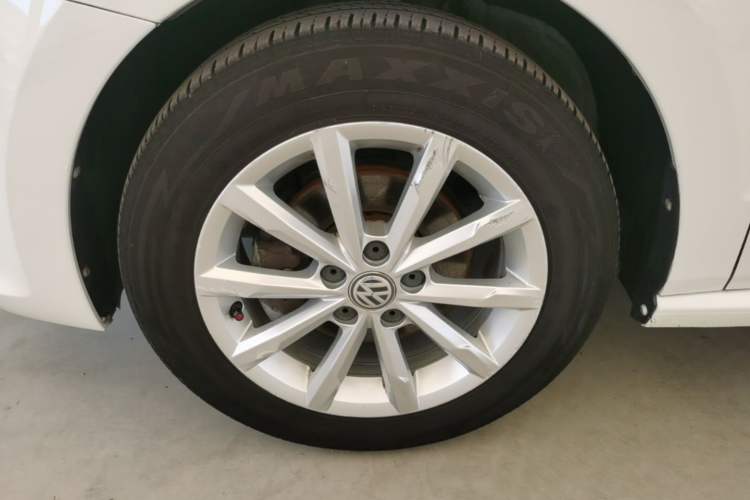 Used Volkswagen Polo 2016 1.6L Automatic Luxury Model Left Front Wheel Hub