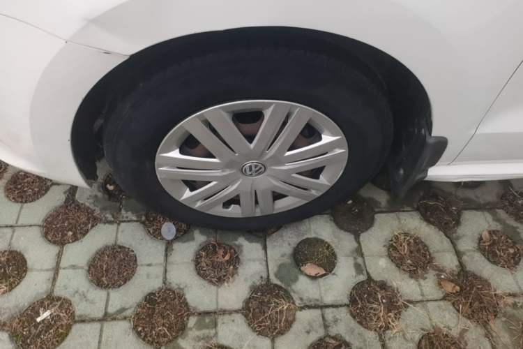 Used Volkswagen Polo 2016 1.4L Manual Fashion Model Left Front Wheel Hub