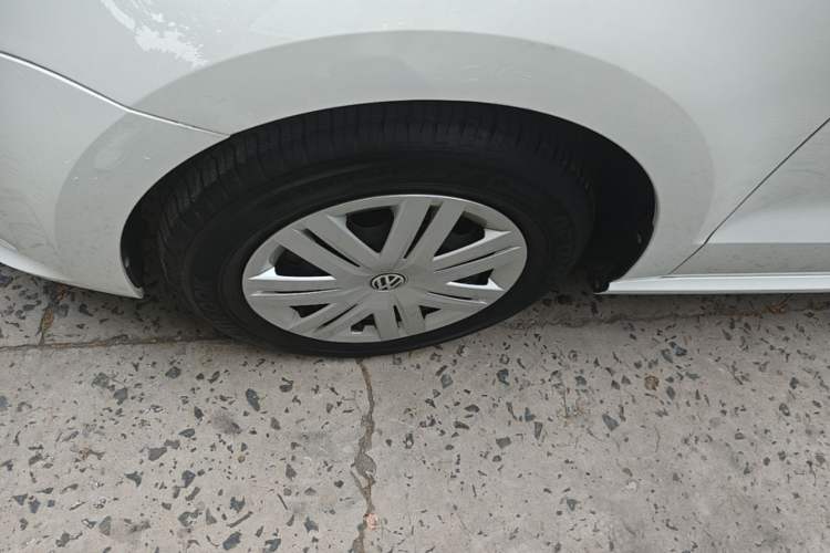Used Volkswagen Polo 2016 1.4L Automatic Trendy Model Left Front Wheel Hub