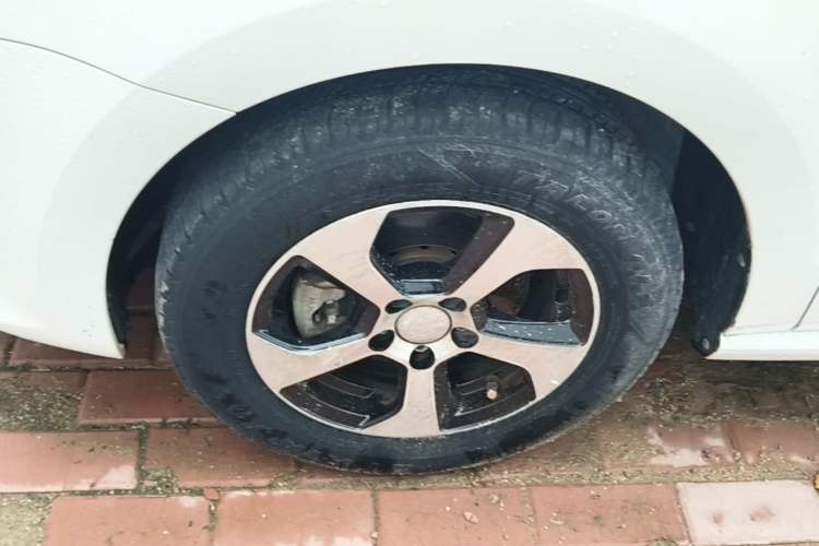 Used Volkswagen Polo 2016 1.4L Manual Fashion Model Left Front Wheel Hub