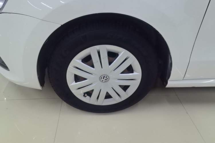 Used Volkswagen Polo 2016 1.4L Automatic Trendy Model Left Front Wheel Hub
