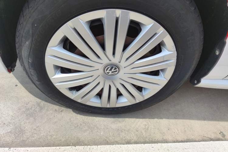 Used Volkswagen Polo 2016 1.6L Automatic Comfort Model Left Front Wheel Hub