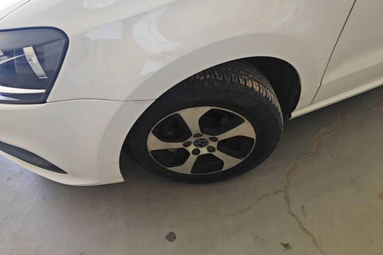 Used Volkswagen Polo 2016 1.4L Automatic Trendy Model Left Front Wheel Hub