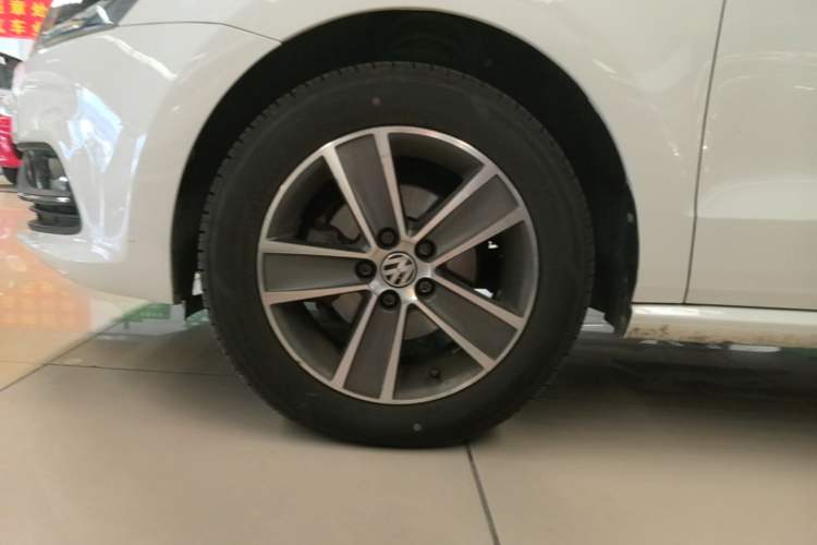 Used Volkswagen Polo 2016 1.6L Automatic Comfort Model Left Front Wheel Hub
