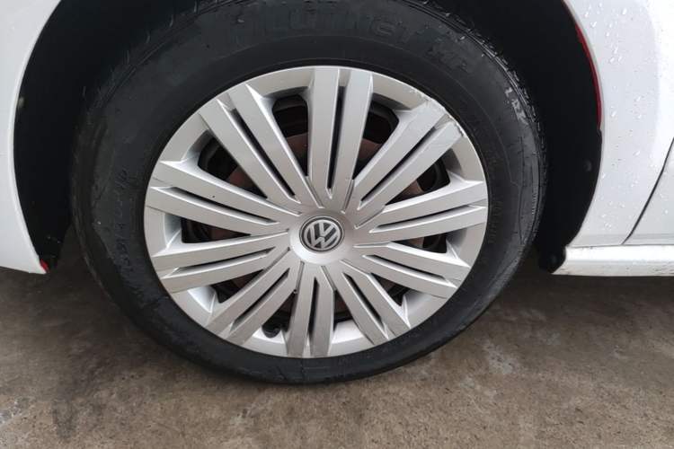 Used Volkswagen Polo 2016 1.6L Automatic Comfort Model Left Front Wheel Hub
