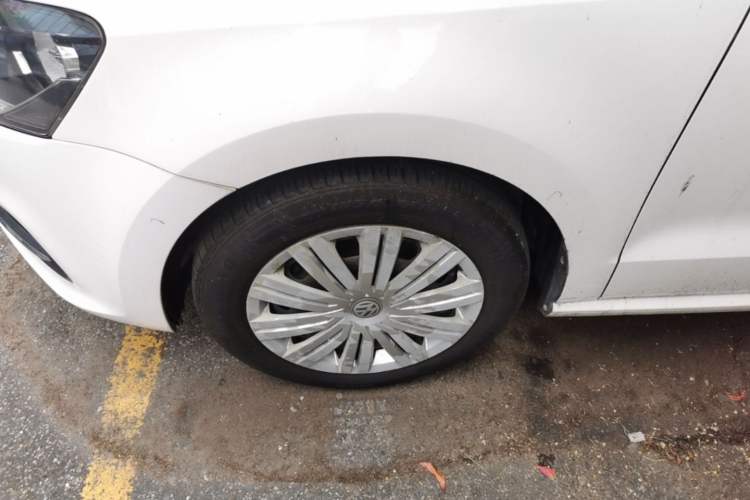 Used Volkswagen Polo 2016 1.6L Automatic Comfort Model Left Front Wheel Hub