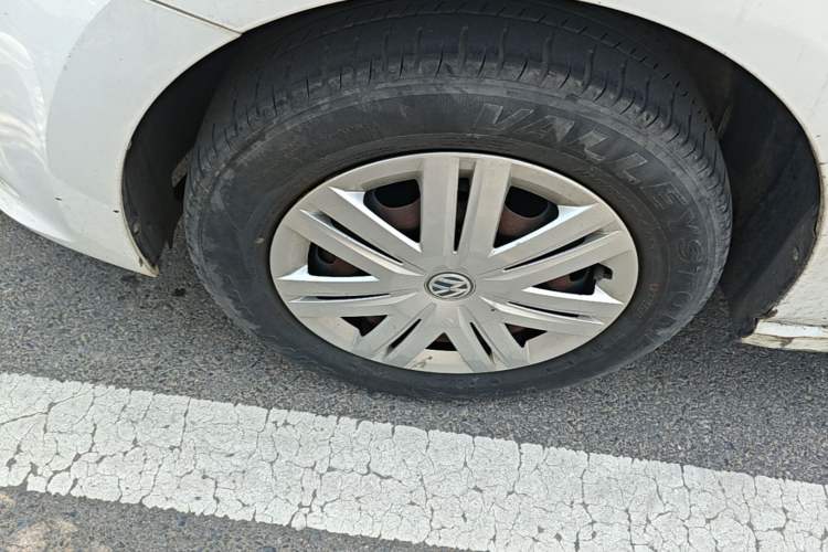 Used Volkswagen Polo 2016 1.4L Manual Fashion Model Left Front Wheel Hub