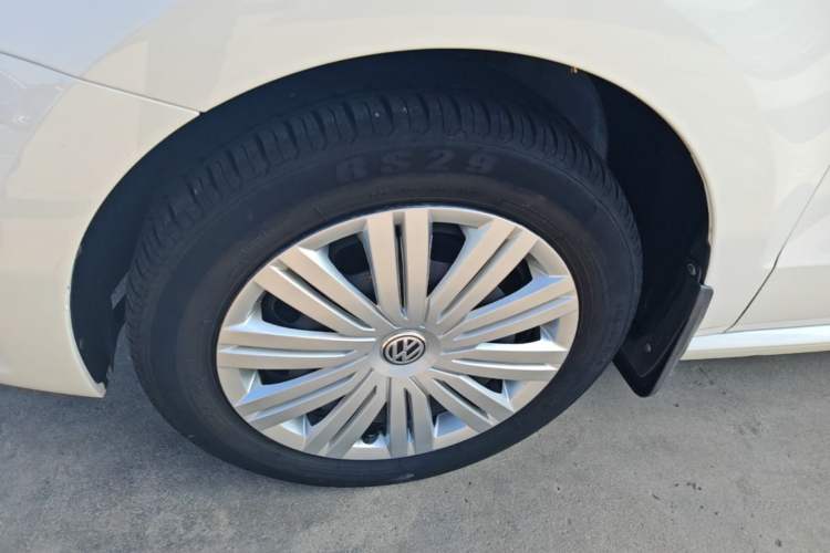 Used Volkswagen Polo 2016 1.6L Automatic Comfort Model Left Front Wheel Hub